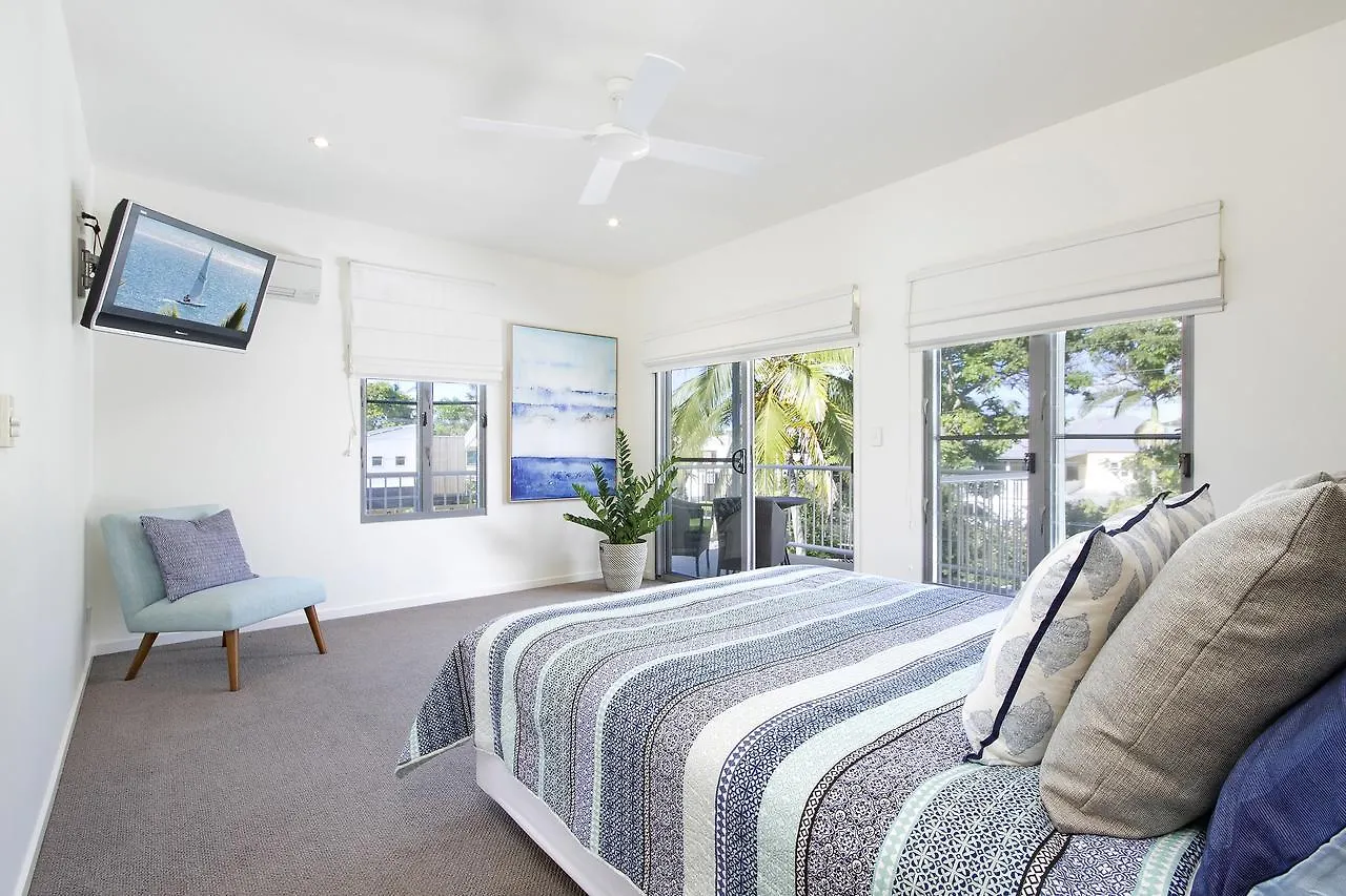 Tranquil & Modern Riverside Getaway Noosaville