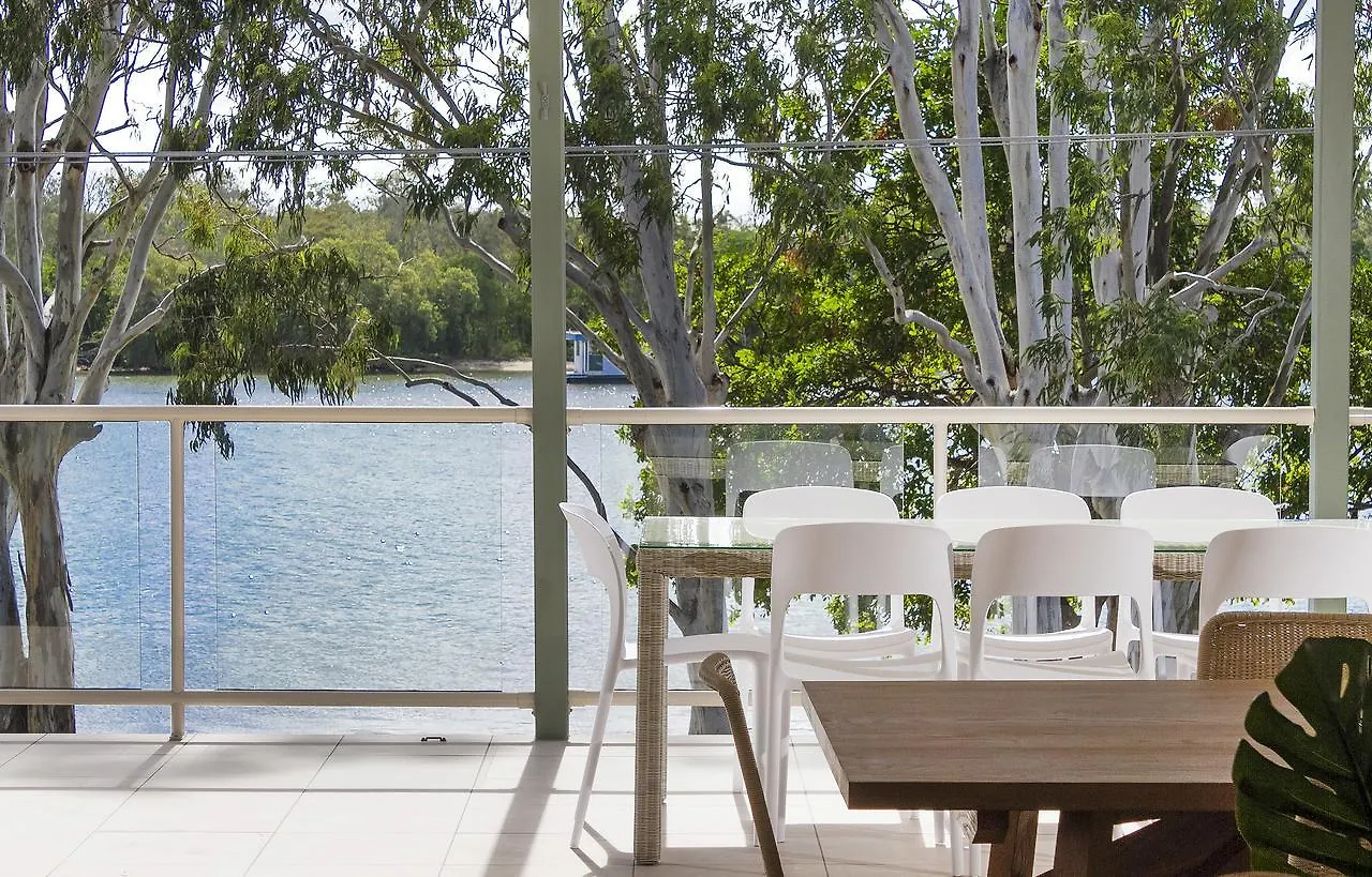 Tranquil & Modern Riverside Getaway Noosaville Holiday home
