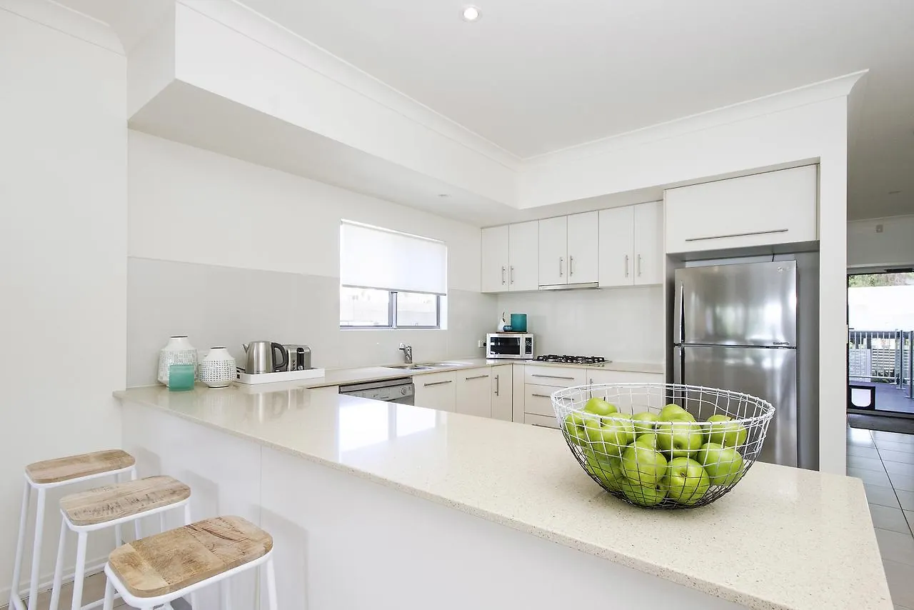 Tranquil & Modern Riverside Getaway Noosaville Australia